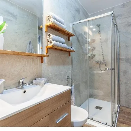 Violeta With Cozy Balcony Apartament *