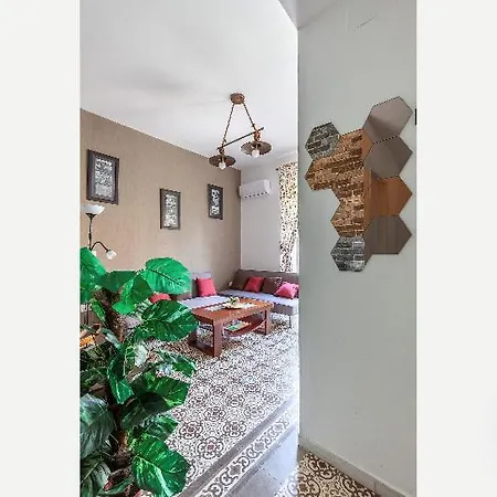 Violeta With Cozy Balcony Apartament *